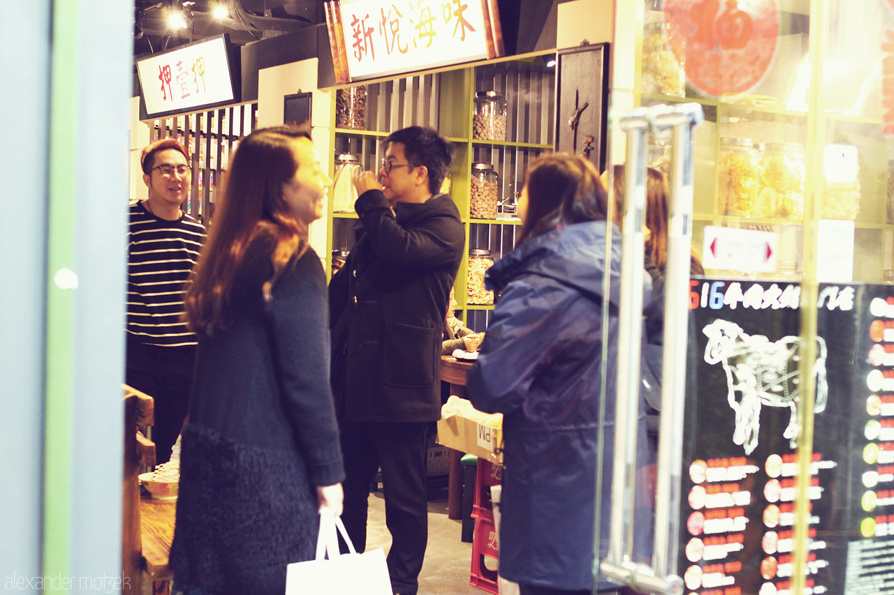 Foto von Laden mit Leuten in Hong Kong